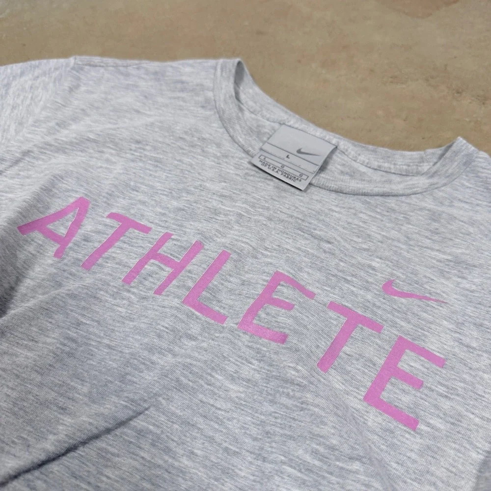 Y2K Nike Women's Gray Athlete Graphic T Shirt Size Large Athletic Fit‎